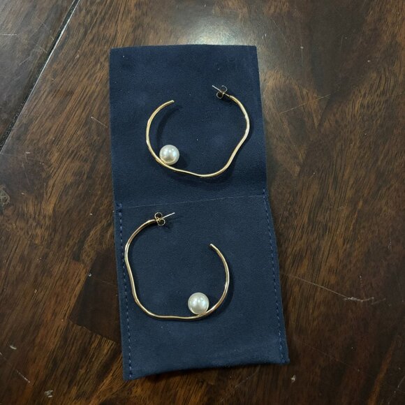 NWT | Anthropologie Shashi Imitation Pearl Large Gold Tone Hoop Earrings - Picture 5 of 5